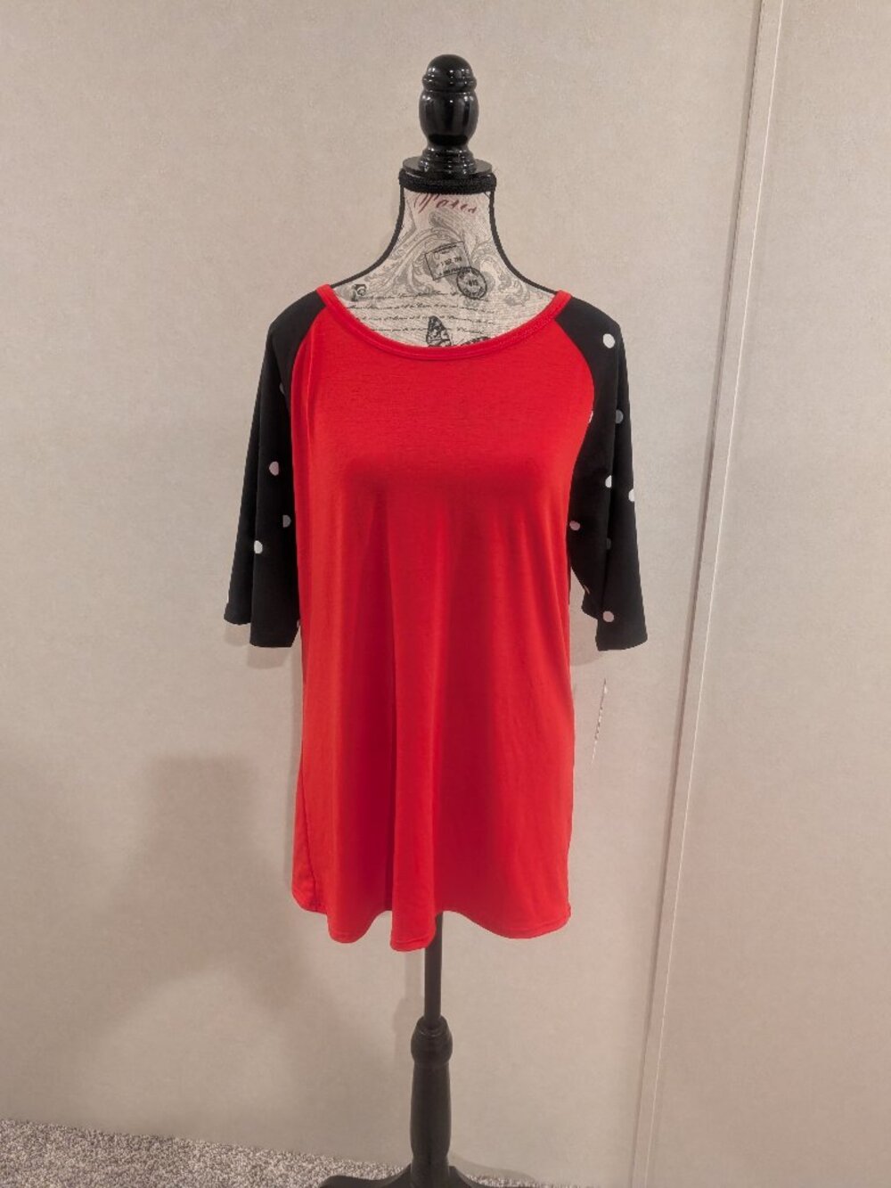 LuLaRoe Gigi Top NWT Red Black Polka Dot Raglan Short Sleeve Shirt 2XL Plus